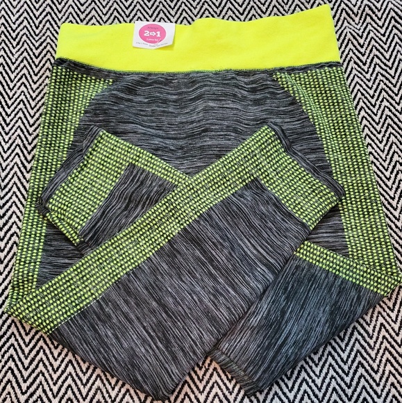 Top + Bottom Workout Outfit - Picture 4 of 4